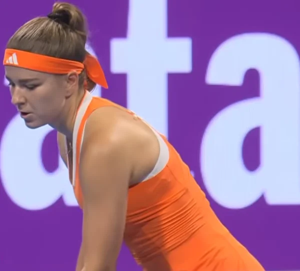 Karolina Muchova Rallies Past Maria Sakkari in Doha — Czech Combatant Reaches Final Against Mboko
