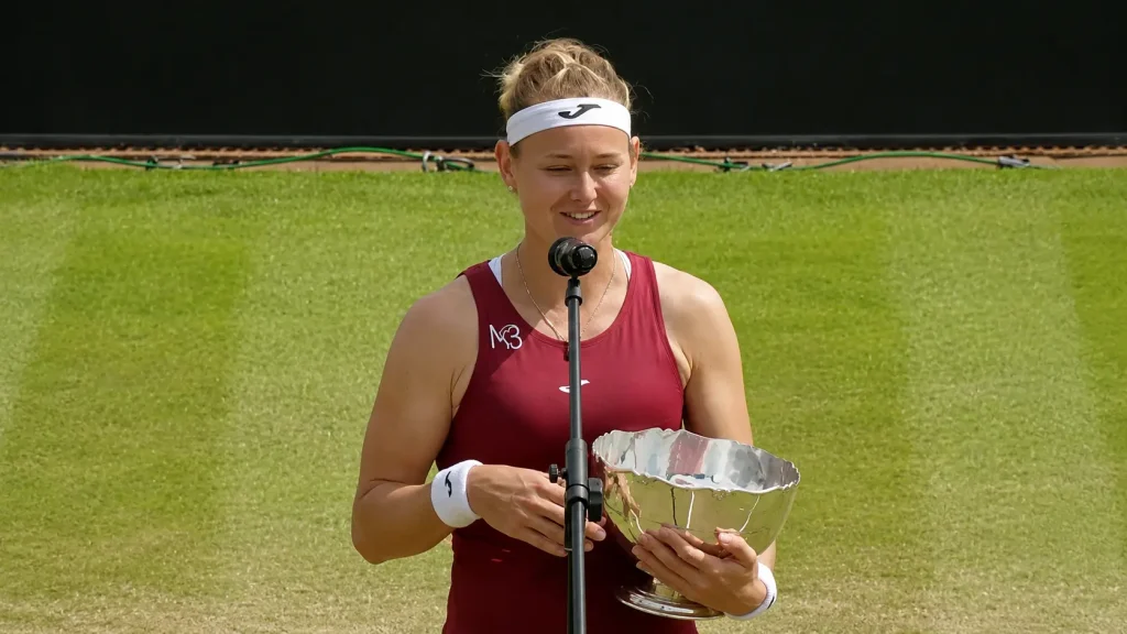 Marie Bouzkova Beats Emma Navarro in Nottingham to Claim Her First Grass Title