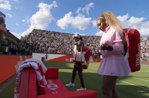 Serena Williams Returns at Queen’s Club as Her Daughters Watch and Mboko Covers the Ground