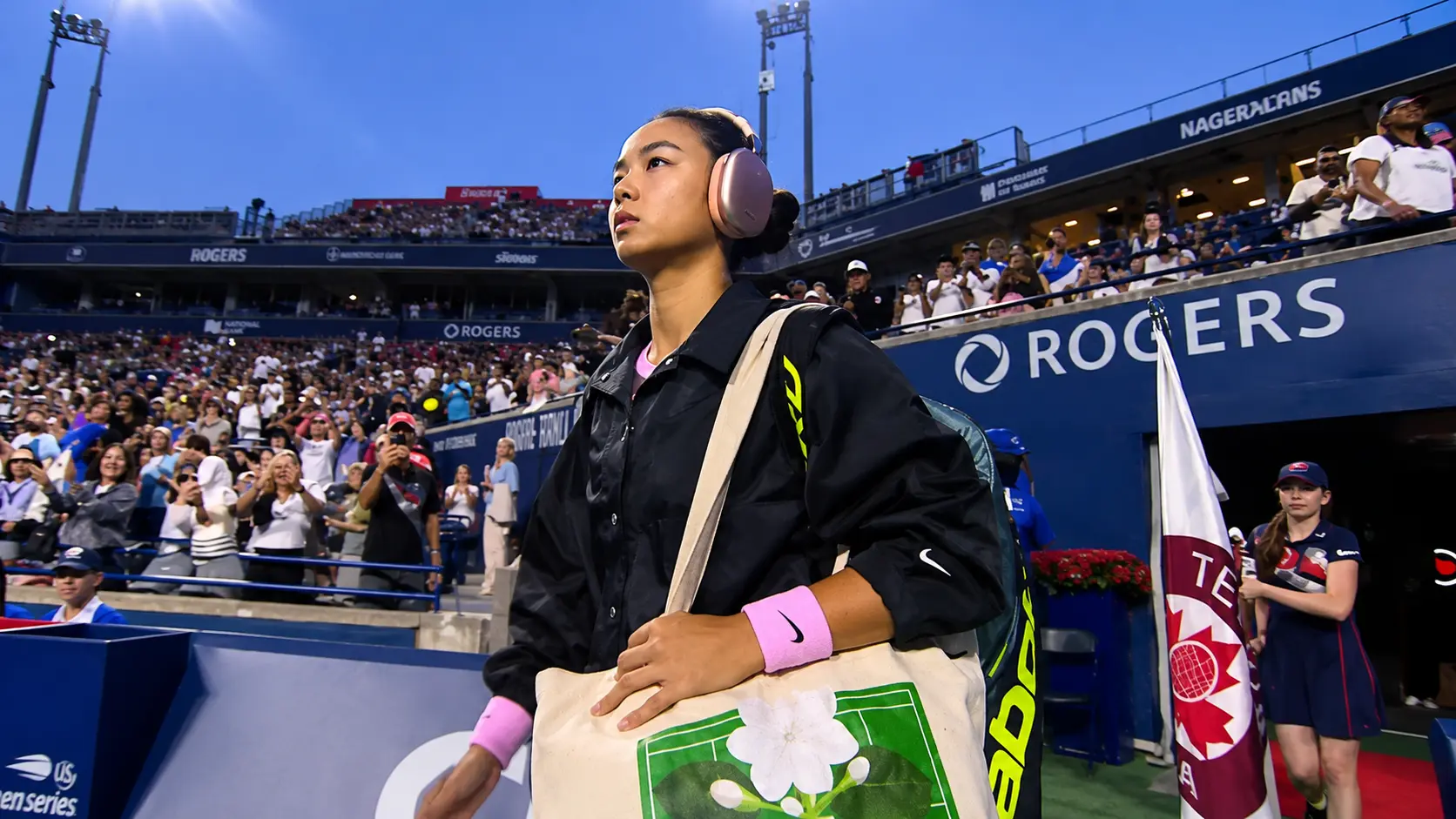 Alexandra Eala enters a packed Centre Court at the Canadian Open ahead of her match in Toronto